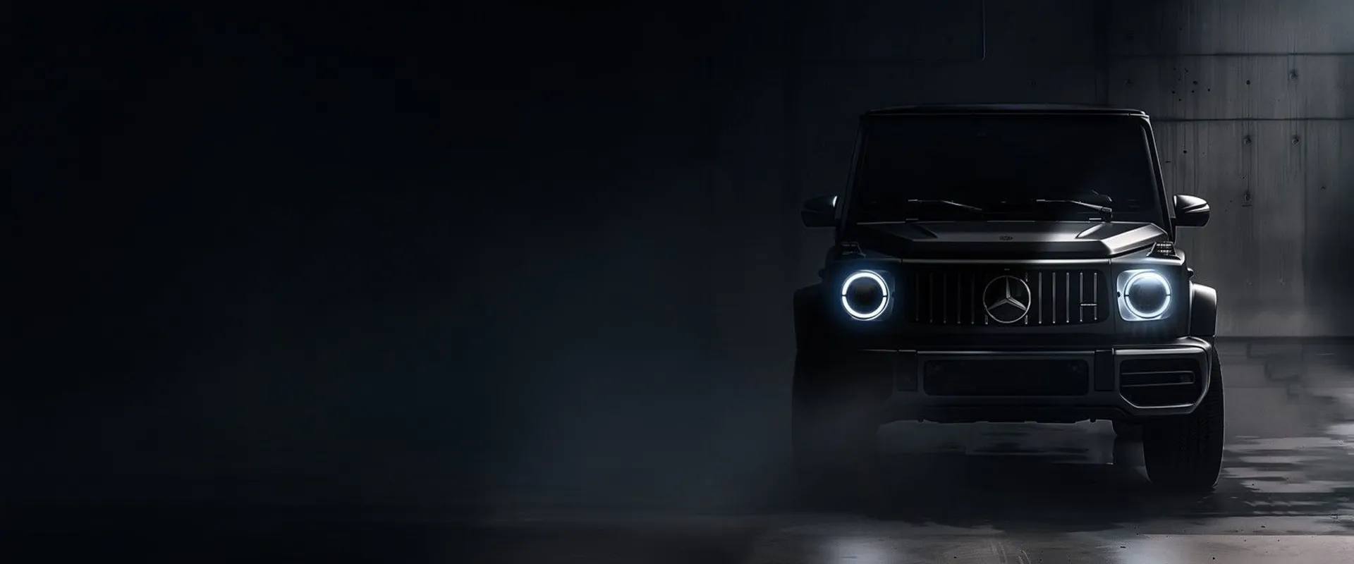 Mercedes-AMG G-Klasse in dunkler Halle